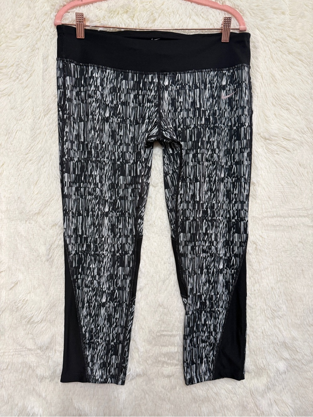 Nike Womens Dri-Fit Running Crop Leggings Size XL Mesh Inserts Zipper Pocket Gym